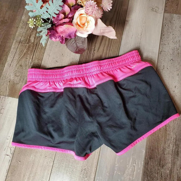 Nike Dri-Fit Women's Black and Pink Running Shorts Size Medium - Picture 5 of 15